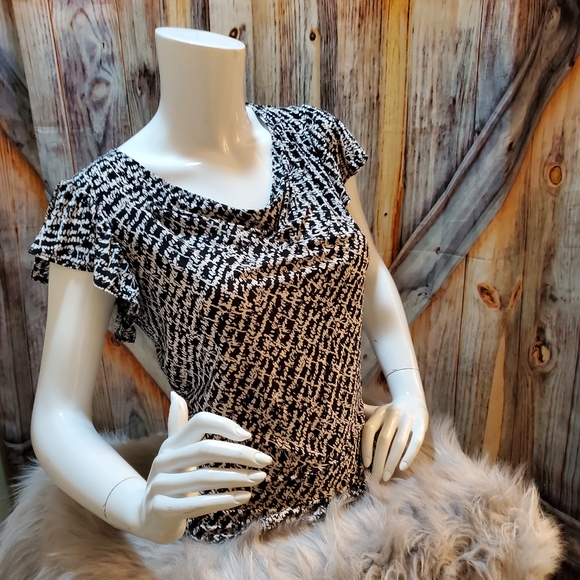 Black and white patterned blouse - Picture 1 of 2
